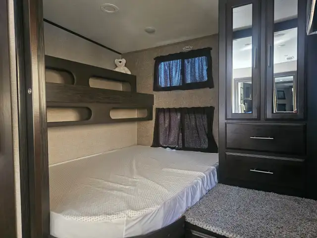 à vendre Fifth Wheel Jayco 2020 35 pieds in Travel Trailers & Campers in Lévis - Image 4