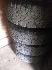 4 pneus sans mags 255 70 18