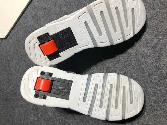 Roller Light-Up (rechargeable) Size 9.5 (Size40) Shoes - New in Kids & Youth in Hamilton - Image 4