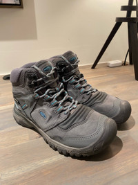 Keen hiking boot.   Size 6.5