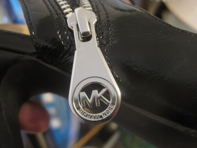 30$ - Michael Kors Souliers Femmes Gr 8 1/2 M / Womens Shoes dans Femmes - Chaussures  à Ville de Montréal - Image 3