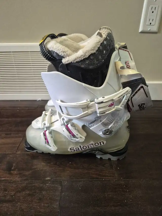 Salomon Women’s Ski Boots in Ski in Lloydminster - Image 3