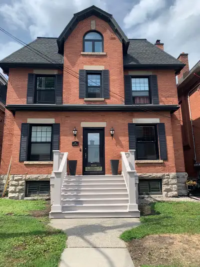 2 Bedroom Apartment Golden Triangle Available Sept 1st