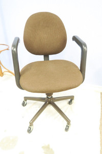 Office Caster Swivel Chair Brown w/ Padded Arm Rest