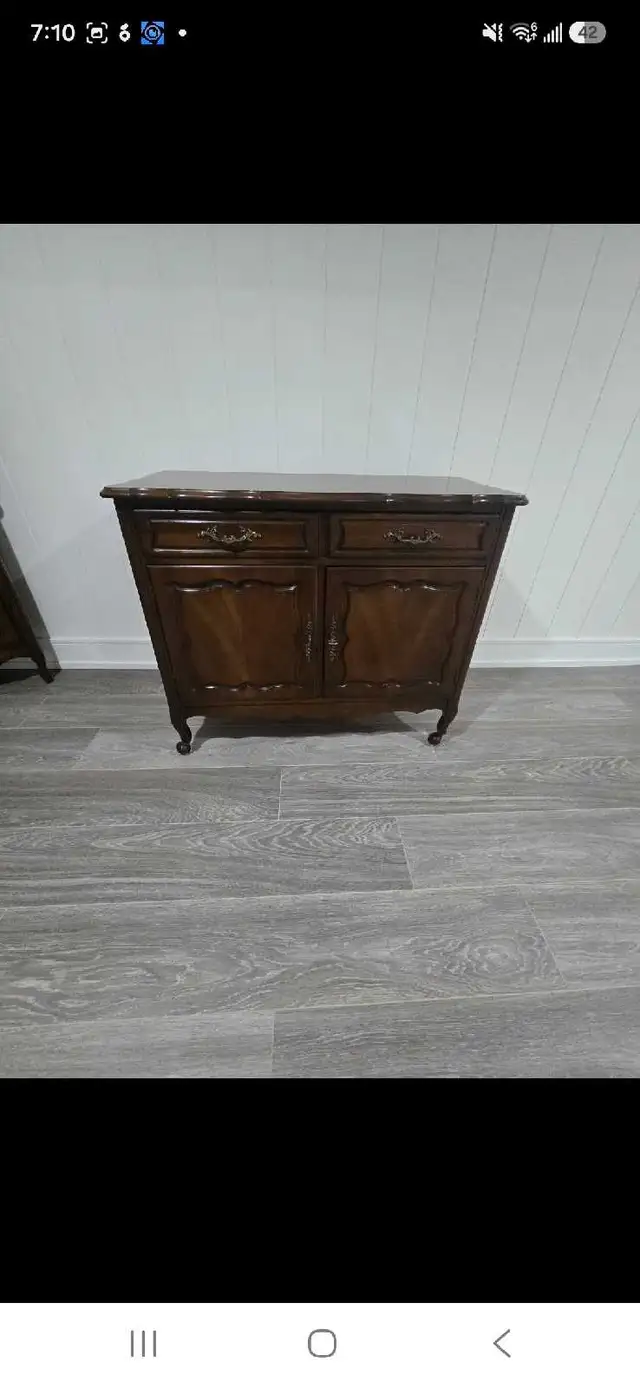 Malcom Furniture Vintage China Cabinet and Matching Buffet in Hutches & Display Cabinets in Mississauga / Peel Region - Image 6