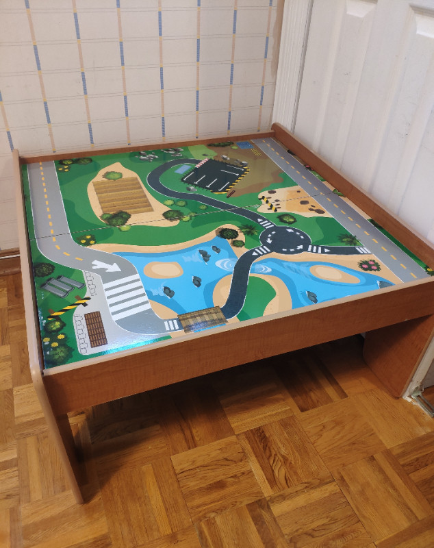 Play table in Toys & Games in Mississauga / Peel Region - Image 2