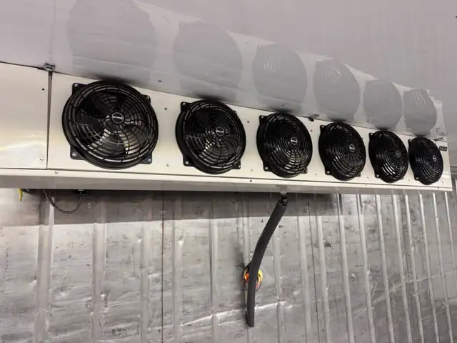 40' self-contained walk-in freezer container in Storage Containers in Edmonton - Image 7