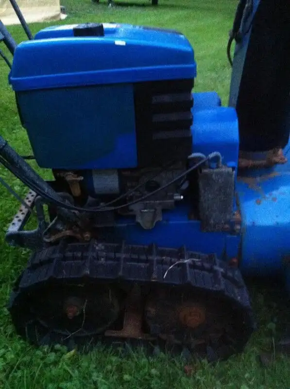 2 YAMAHA YS624 SNOWBLOWER THROWER WITH TRACKS  LIKE HONDA HS624 in Snowblowers in Windsor Region - Image 5