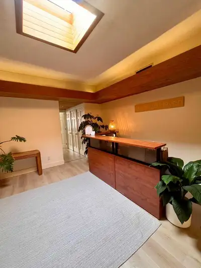 Room for Rent in Established RMT Wellness Space Highland Creek, Scarborough Beautiful treatment room...