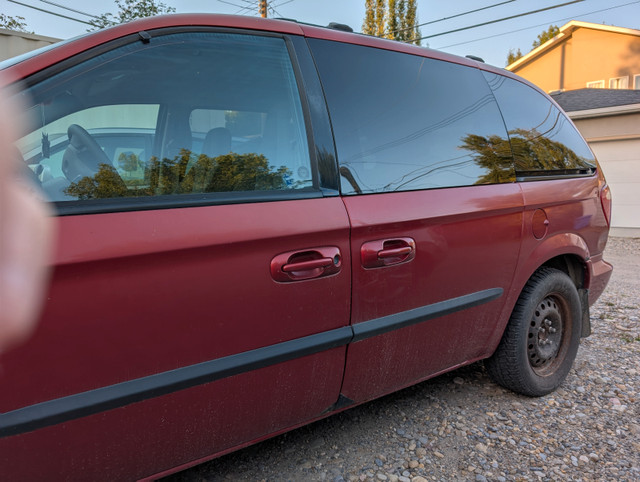 2003 Dodge Caravan in Cars & Trucks in Calgary - Image 2
