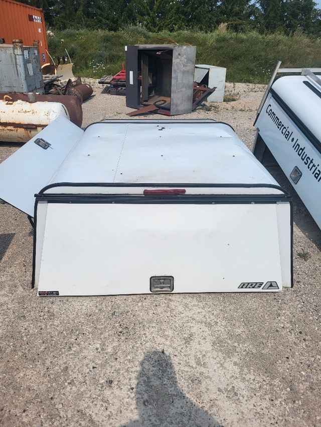 Dodge Ram 8' White Leer Contractor High Rise Truck Cap in Other Parts & Accessories in Kitchener / Waterloo - Image 3