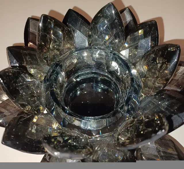 Lotus Mirrored Crystal Glass Votive Candle Holder w/Candle EX in Home Décor & Accents in City of Montréal - Image 9