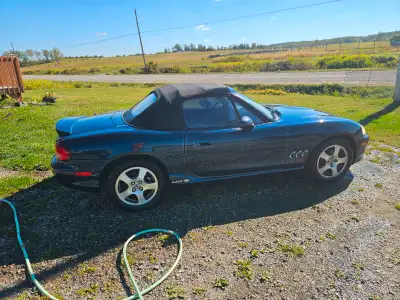 2000 mazda miata 132 000km mechanique a1. Nouveau pneus et brake 5000km. En storage toute hiver. Seu...