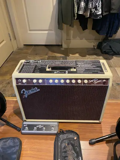 Blonde. Vintage look. Like new has less than 10 hours of play time