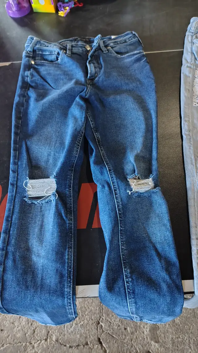 Silver jeans in Women's - Bottoms in Annapolis Valley - Image 4