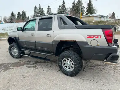 2003 chev avalanche 1500  4x4 lifted