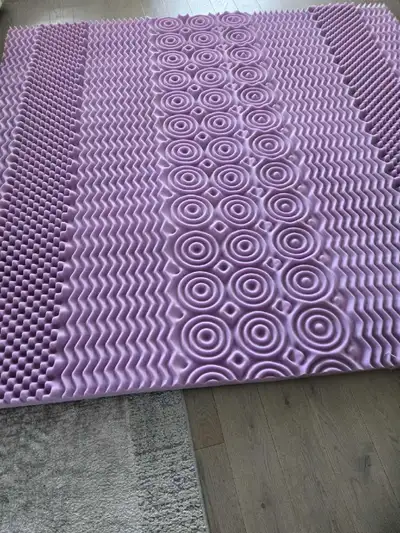 Bed topper king size,, View more