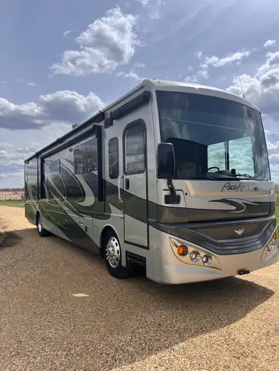 PART TRADE CONSIDERED 2019 Fleetwood Pacearrow 40' bumper to bumper 19,222 miles (30,934 km) 4 large...