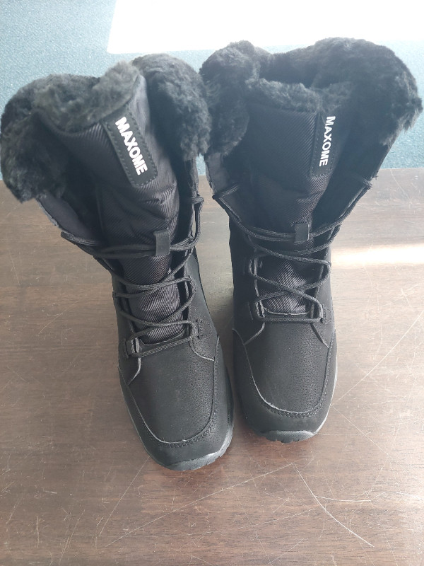 BRAND NEW!!! Women Winter Boots - SIZE 9.5 in Women's - Shoes in City of Toronto