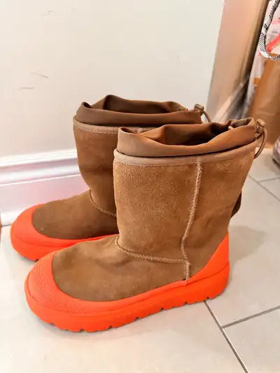 Ugg men boot size 9, View more