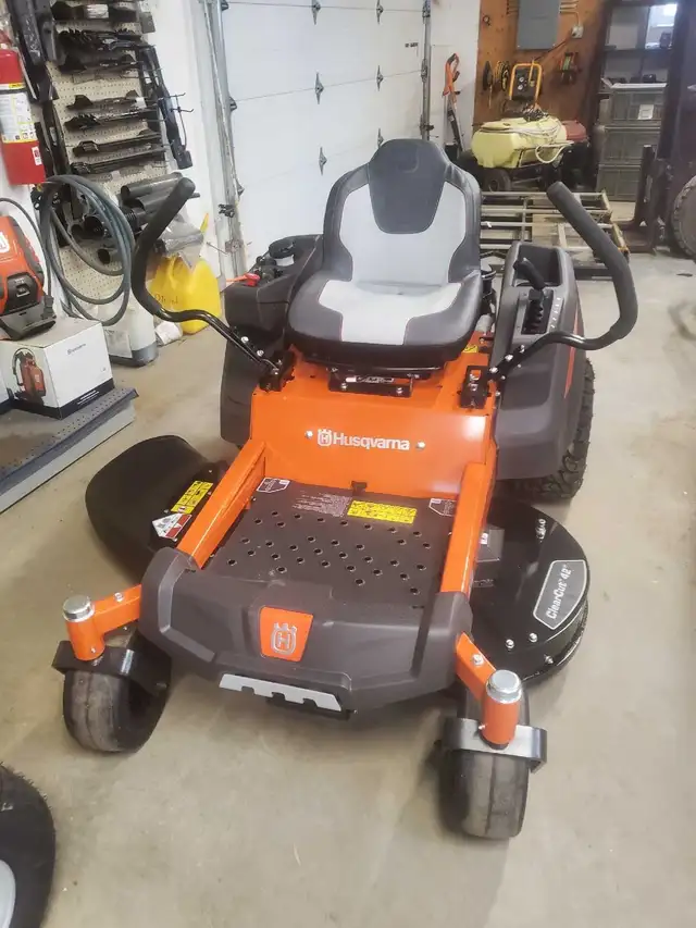 Z242F HUSQVARNA ZERO TURN