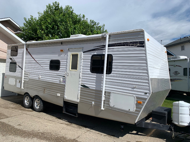 2008 Forest River Cherokee With Large Slide in Travel Trailers & Campers in Edmonton