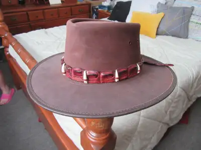Chapeau Australien fait à la main, View more