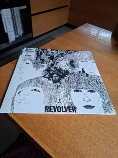 L'album vinyle Revolver des BEATLES, View more