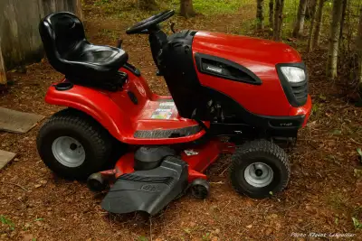 À QUI LA CHANCE  Jonsered YT 48 à vendre en parfait état, View more