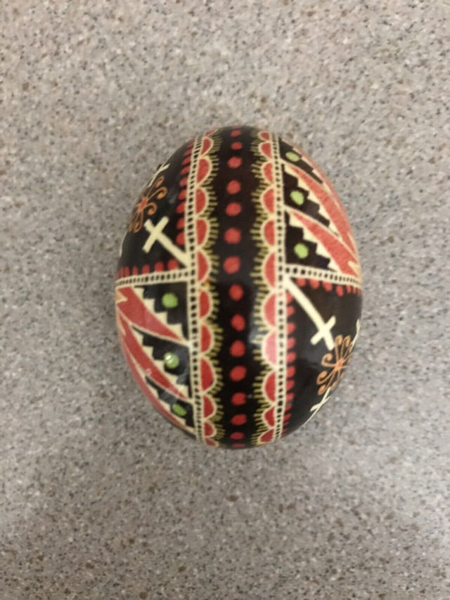 Real. Blown, Handmade, Hand Painted Pysanky  Egg dans Art et objets de collection  à Bedford
