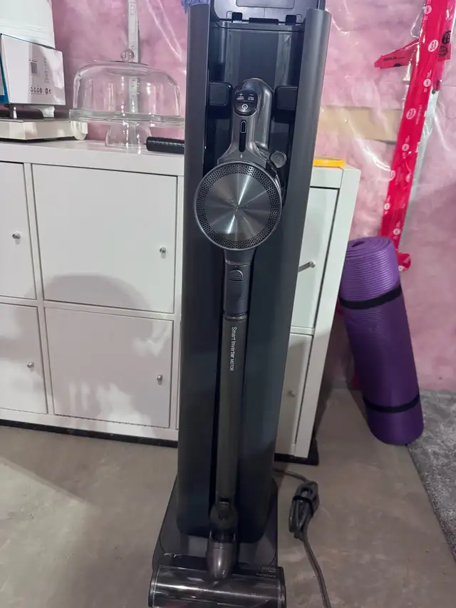 LG cordless vacuum cleaner in Vacuums in Edmonton - Image 4