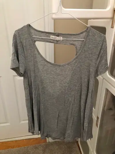 Women’s Abercrombie & Fitch round neck tshirt w open back, sizeM, View more