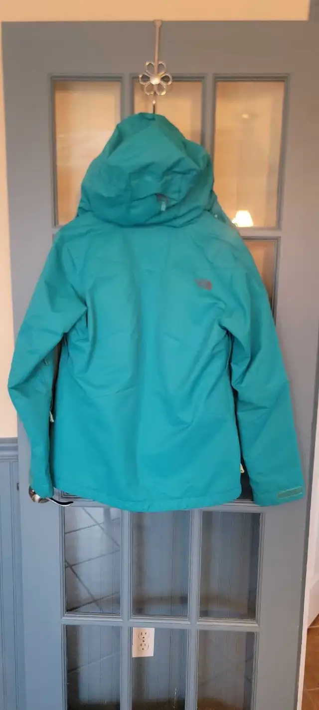 Coque North Face Femme in Women's - Tops & Outerwear in Sherbrooke - Image 3
