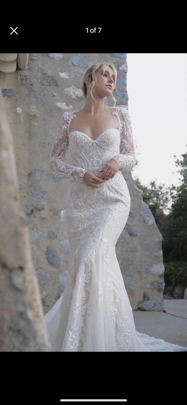 Wedding dress Long sleeve -Martina liana 1429Size 10 (bridal siz in Wedding in Edmonton