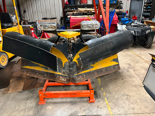 Used Fisher 9’6” v blade for parts in Other in Ottawa