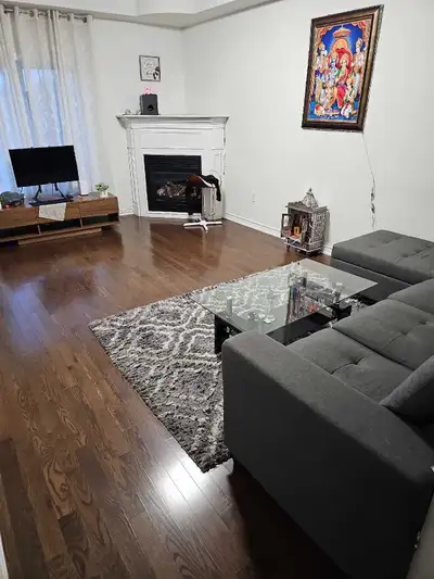 3 Bedrooms available in sharing in a 4 bedrooms semidetached house. Family or 2 couple's or individu...
