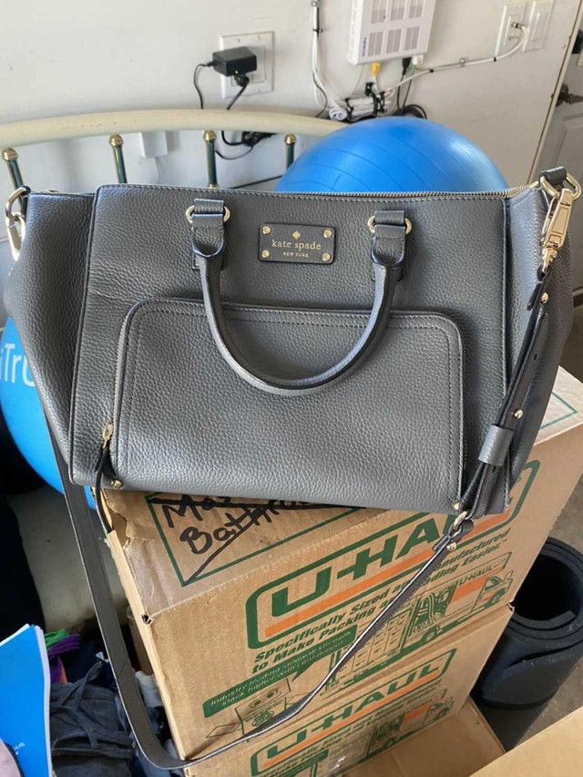 Kate spade purse in Women's - Bags & Wallets in Delta/Surrey/Langley
