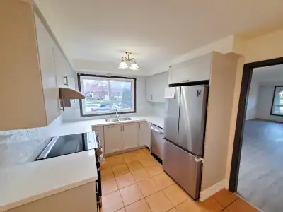 3 Bedroom Main Floor House for Rent in Etobicoke – Separate Entrance + Parking! Spacious and bright...
