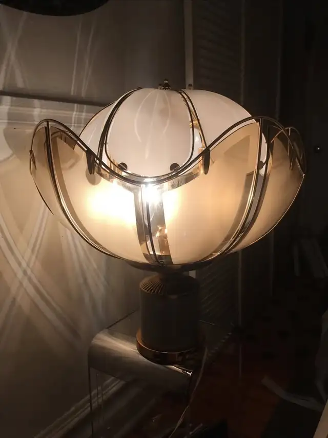 Wide Mid Century Amber Tinted Tulip Glass Table Lamp - $200 Cash in Indoor Lighting & Fans in City of Montréal - Image 10