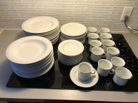 Complete set for 12 - 60 pieces total - Lynn’s - Solitas - white