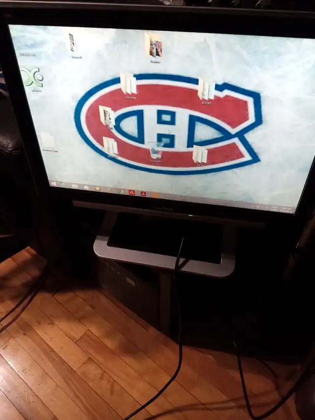 VIEWSONIC VX2025WM 20 INCHES MONITOR  in Monitors in City of Montréal - Image 2
