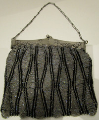 1920'S ANTIQUE SILVER BEAD SLINKY PURSE, EXCELLENT CONDITION