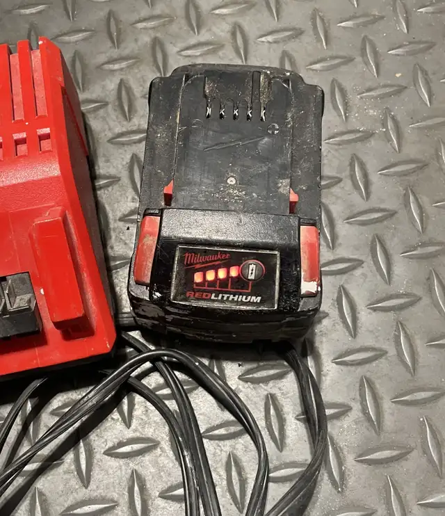 Milwaukee Battery Charger, 5ah battery in Power Tools in Mississauga / Peel Region - Image 3