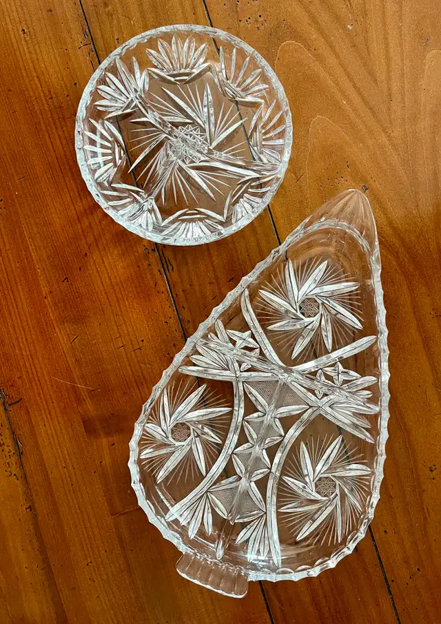 Vintage 1960s pinwheel crystal service dishes in Arts & Collectibles in City of Montréal - Image 2