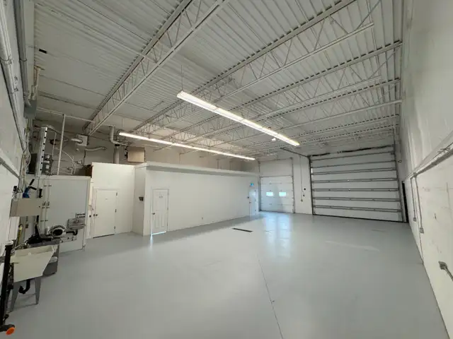 COLBY DRIVE desirable location! in Commercial & Office Space for Rent in Kitchener / Waterloo - Image 2