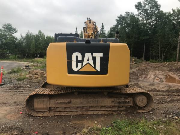 1 OWNER CAT320E HYD THUMB PLUMBED FOR MULCHER CALL 5064613657 in Heavy Equipment in City of Halifax - Image 3
