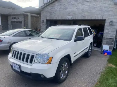 Nice clean senior owned Jeep. Loaded northern edition Always taken care of but it’s time to move it...