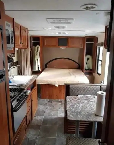 rental only :2015 keystone hideout 24ft travel trailer, View more