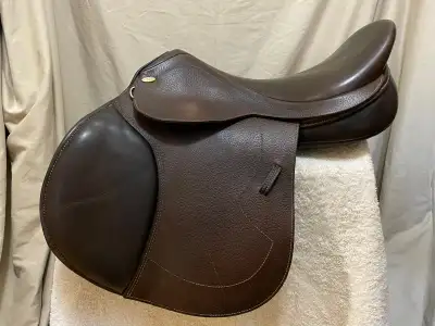 Kentaur Naxos jumping saddle for sale, View more