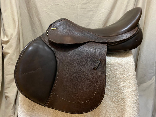 Kentaur Naxos jumping saddle for sale in Equestrian & Livestock Accessories in Penticton
